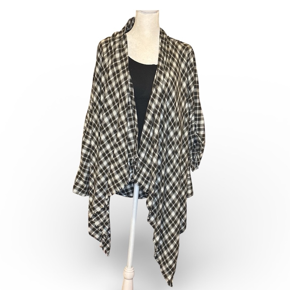Knox Rose Black and White Plaid Poncho